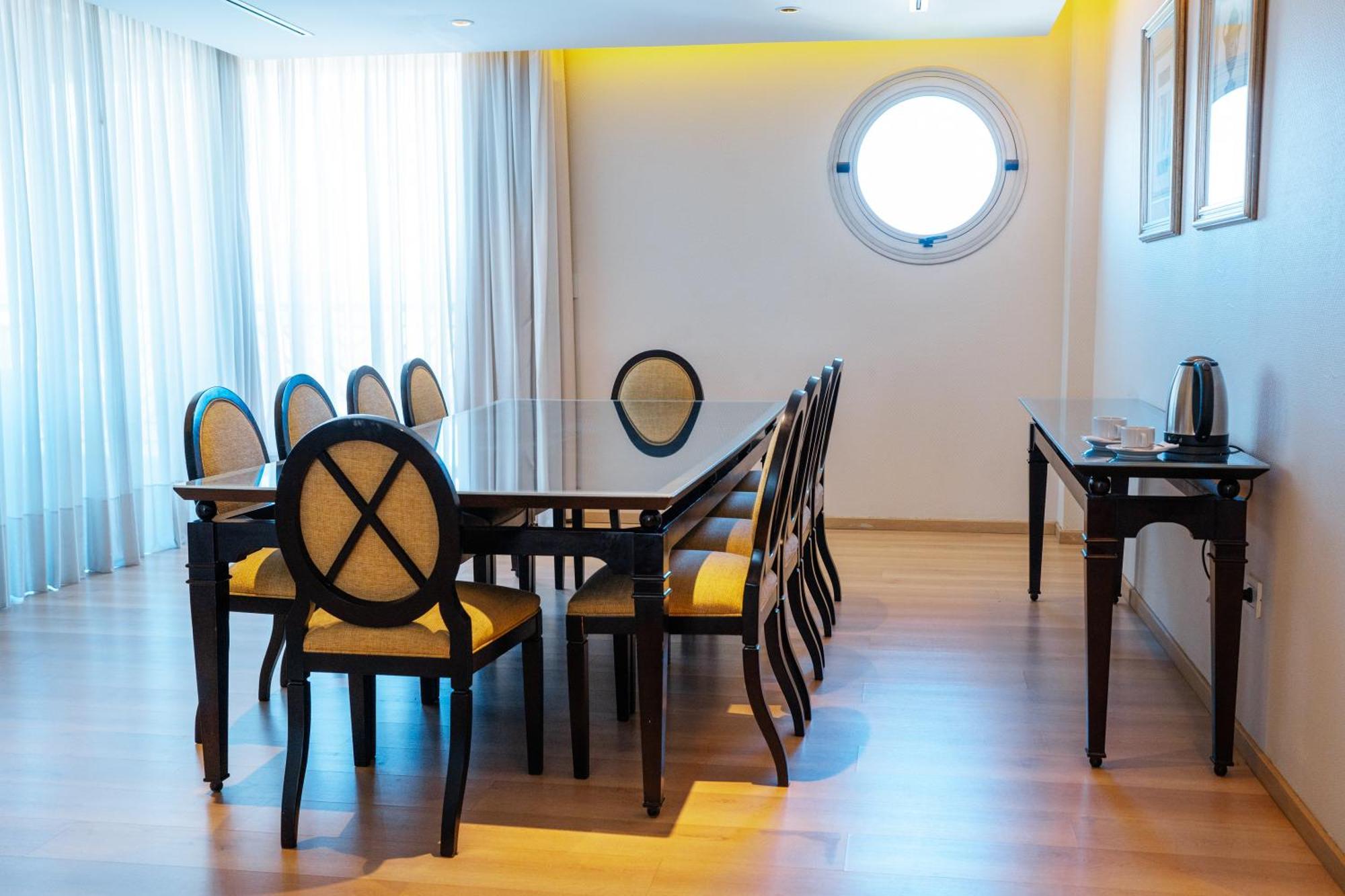 Amerian Executive 4*